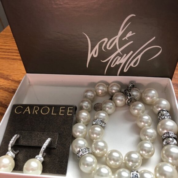 Lord & Taylor pearl necklace & earrings-never worn - Picture 3 of 3